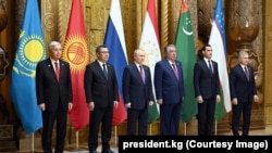 Раҳбарони кишварҳои Осиёи Марказӣ бо Владимир Путин, раисҷумҳури Русия. Соли 2025