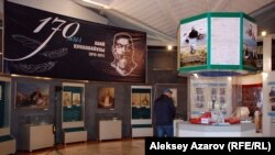 На выставке "Мир Абая" в Центральном государственном музее Казахстана в честь 170-летия Абая, 2015 год.