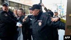 Задержание правозащитника Динара Идрисова 