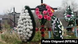 La mormîntul lui Valeriu Boboc, la Buiucani