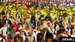 . شماری از شهروندان هرات در یک گردهمایی از حکومت افغانستان و گروه طالبان خواسته اند که آتش بس اعلام کنند.