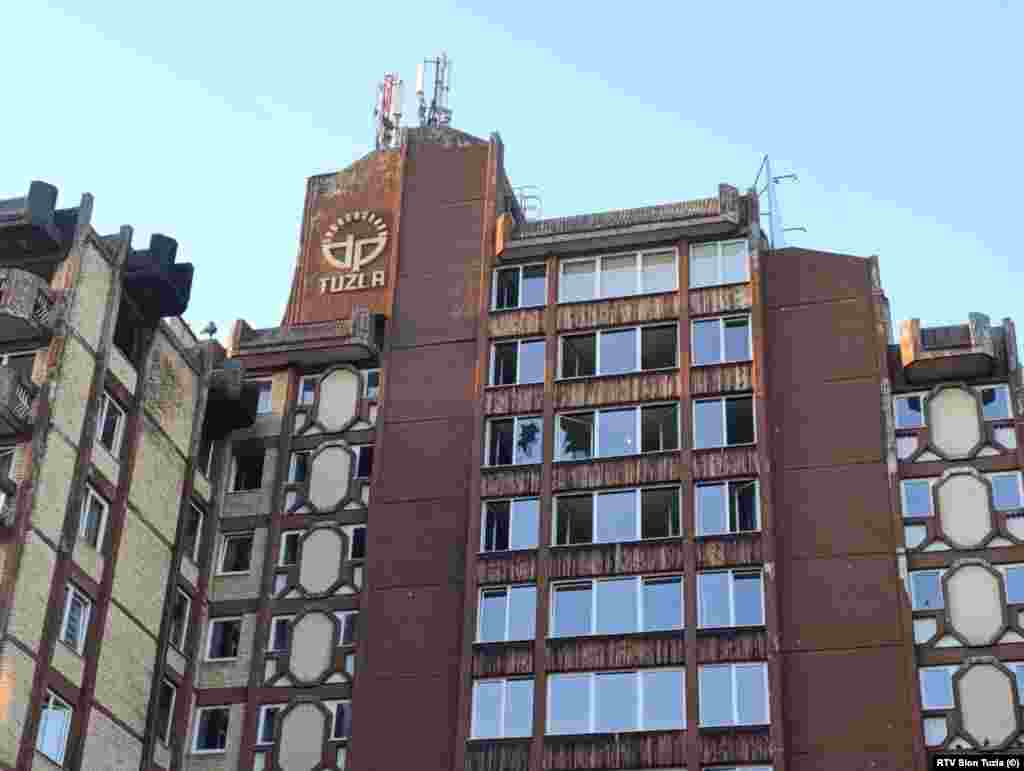 Dio zgrade Doma penzionera izgorio u požaru, Tuzla, 5. novembar 2025.