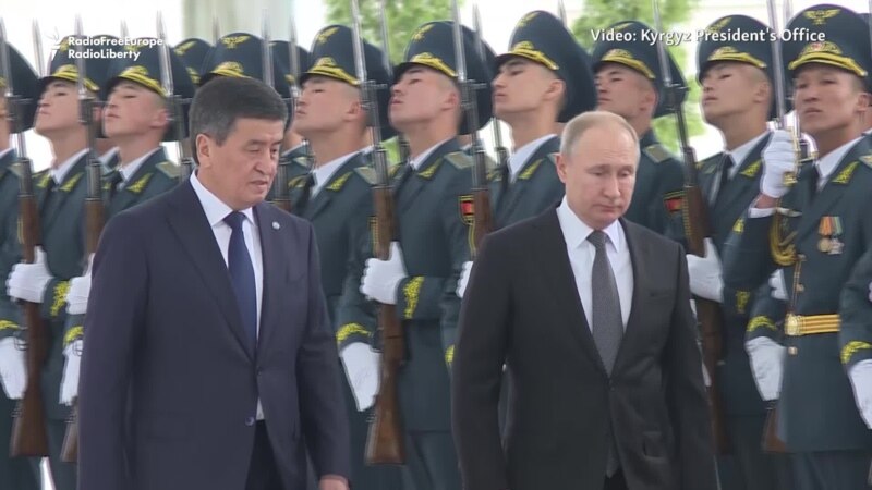Путин барои тавсеаи ҳамкориҳои низомӣ ба Қирғизистон рафт