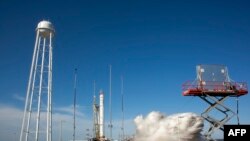 Ракета-носій «Антарес» перед запуском на острові Воллопс (Вірджинія, США)