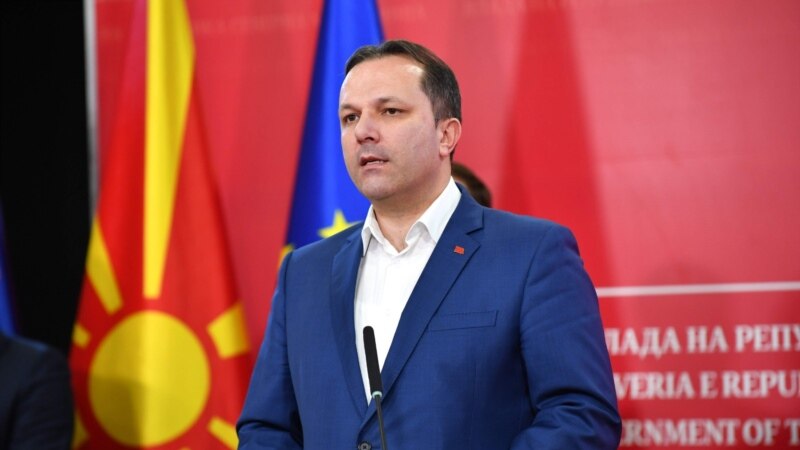 Kryeministri maqedonas dhe tre ministra vetizolohen