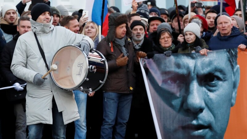 Mijëra rusë marshojnë në Moskë në përvjetorin e vrasjes së Boris Nemtsov