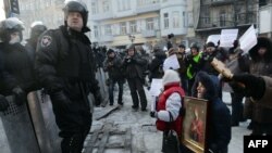 Pamje nga protestat në Kiev të Ukrainës