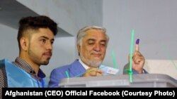 Abdullah Abdullah (L) casts his vote in a polling center in Kabul on September 28.