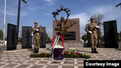 Баткенде чек ара жаңжалында курман болгон жоокерлер эскерилди. 16-сентябрь, 2026. Баткен шаары