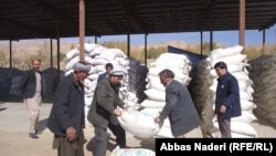 پس از شیوع ویروس کرونا در افغانستان و کشورهای همسایۀ آن، بهای مواد وارداتی در این کشور رو به افزایش است.