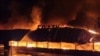 Pompierii se luptă cu un incendiu izbucnit într-un supermarket după atacurile aeriene rusești asupra orașului portuar ucrainean Odesa, la 14 august. 