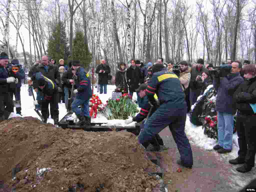 Пахаваньне Станіслава Маркелава. - Russia -- Funeral of slain human rights lawyer Stanislav Markelov in Moscow, 23Jan2009 