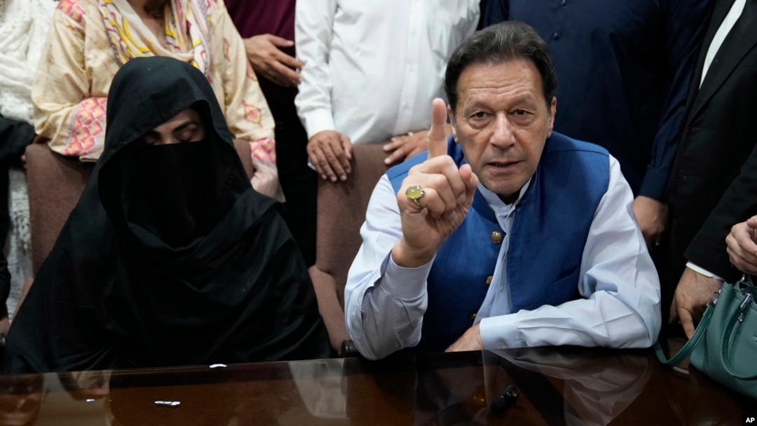 Former Pakistani Prime Minister Imran Khan and his wife, Bushra Bibi (file photo)