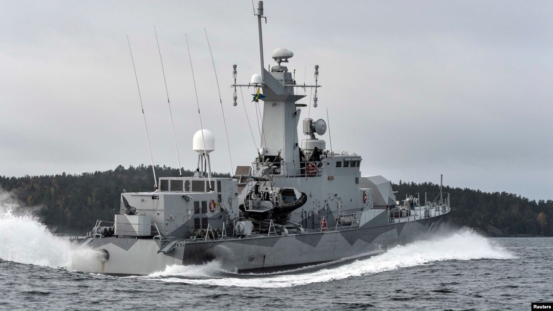 Корвет шведских ВМС "Стокгольм" ведет поиски юго-восточнее акватории столицы Швеции, 20 октября 2014 года