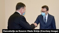 Drejtori i Zyrës për Kosovën në Qeverinë e Serbisë, Petar Petkoviq dhe i dërguari i Posaçëm të Bashkimit Evropian, Mirosllav Lajçak.