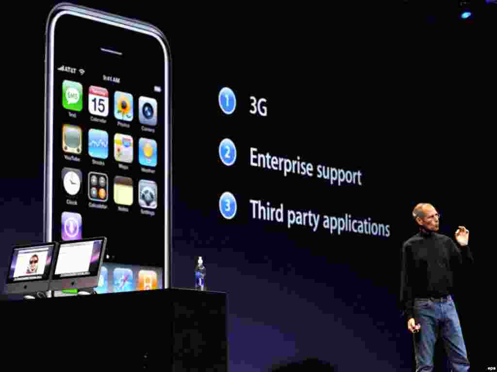 &nbsp;استیو جابز در حال معرفی آی فون 3G در سان فرانسیسکو