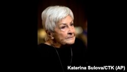 Каміла Моучкова згадувала, як під час ефіру до студії дістались радянські вояки й намагалися зупинити випуск новин