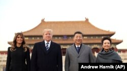 Donald Trump i Si Đinping sa suprugama u Zabranjom gradu u Pekingu, 8. novembra 2017.