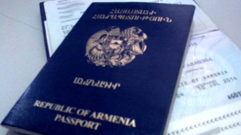 Полиция планирует переход от старых паспортов к новым - биометрическим