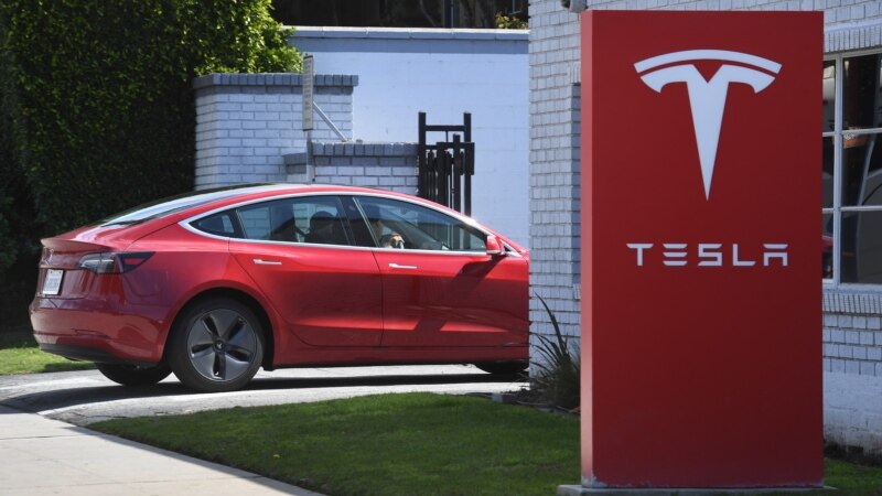 'Tesla auto u Srbiji, samo za dase'