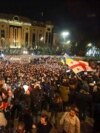 Mbështetësit e opozitës gjeorgjiane dalin në rrugë pas zgjedhjeve të diskutueshme Mbështetësit e opozitës gjeorgjiane dalin në rrugë pas zgjedhjeve të diskutueshme