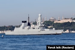 HMS Defender проходит Босфор, 9 июня 2021 года