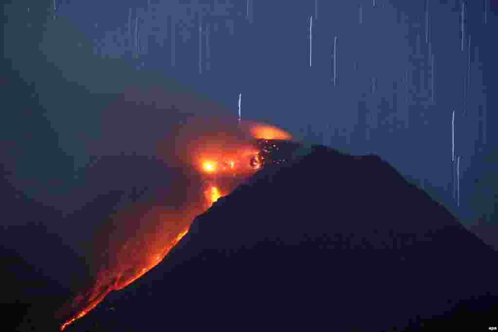 Mount Sinabung is seen spewing volcanic hot gas and ashes from Suka Ndebi village in Karo, North Sumatra, Indonesia, on January 3. (epa/Dedi Sahputra)