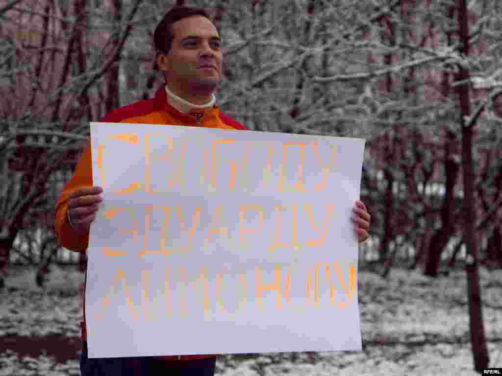 Another opposition activist, Vladimir Milov, soon began his own one-man protest.