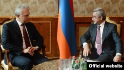 Armenian President Serzh Sarkisian (right) meets with Viktor Khristenko, chairman of the Eurasian Economic Commission's Board.