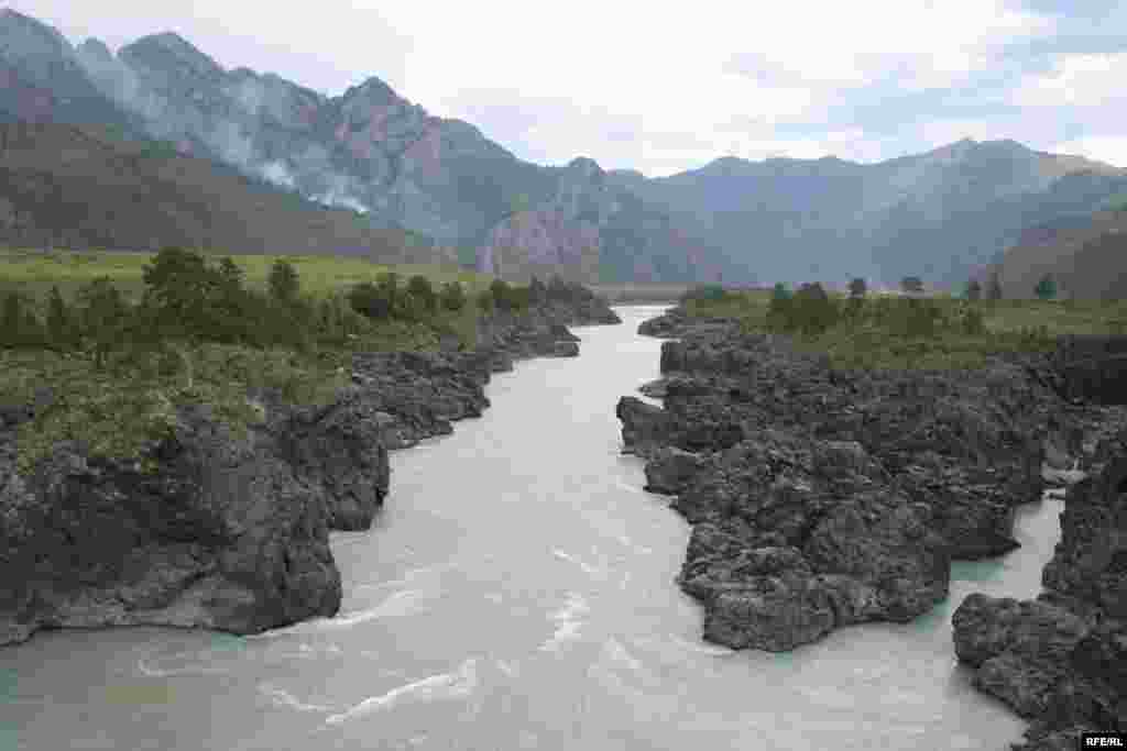 Russia – Altay region, river, landscape, boat, rafting, forest, 10Jun2008