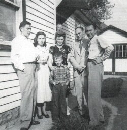 Сям’я Кітоў са старэйшым сынам Уладзімерам і сябрамі. ЗША, 1950 год