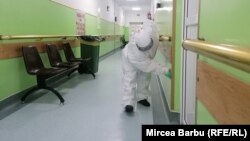 Imagine dintr-un spital Covid-19, unitate unde mai mulți pacienți au fost răpuși de virus în ultimul an.