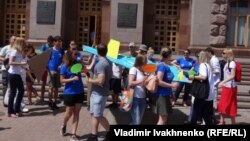 Kiev: protest of displaced people and volonteers (June 23, 2016)