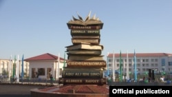 Қаршида китобга ўрнатилган ёдгорлик.