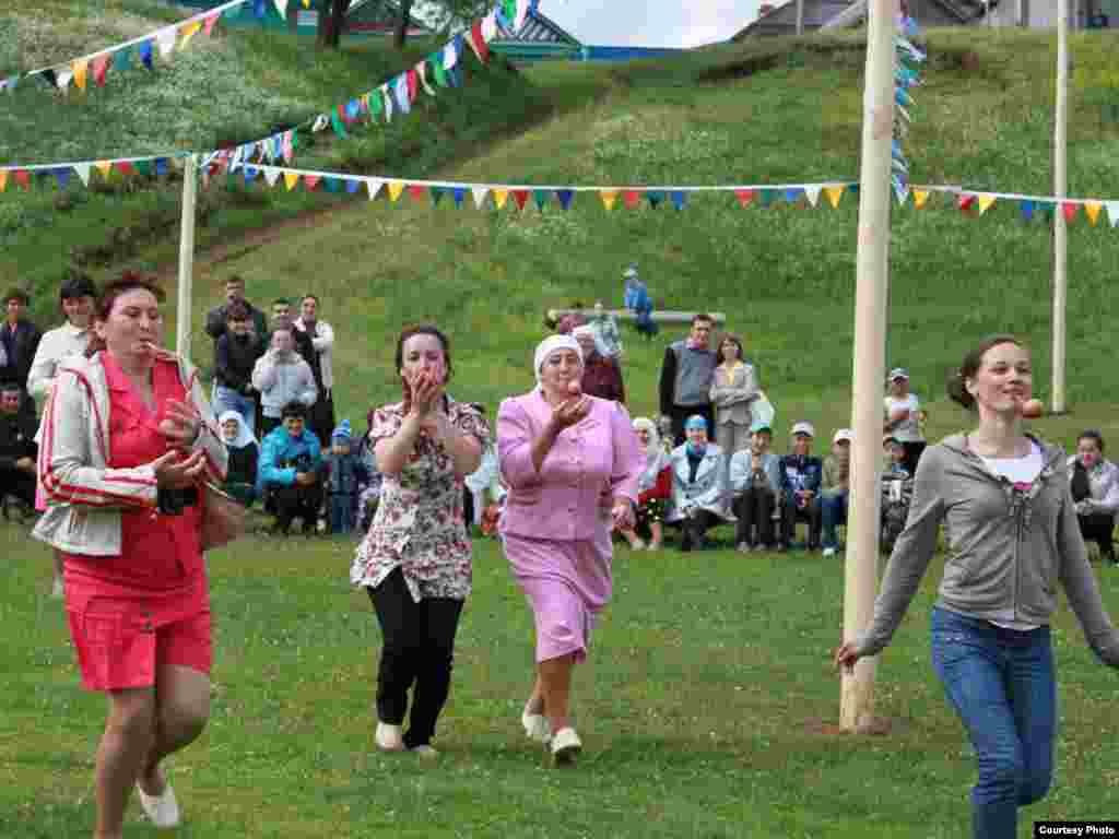Татарстанның Теләче районы Айдар авылында үткән Сабан туе сурәтләрен безгә Гөлназ Фаллах төшереп җибәрде