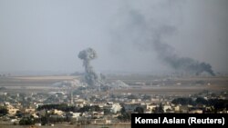 Dim iznad sirijskog grada Ras al-Aina