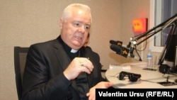 Anton Coșa, în studioul Europei Libere