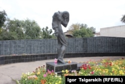 Пам’ятник жертвам політичних репресій в Абакані