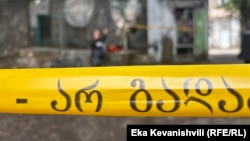 მედიის ცნობით, ის ზეწარში გახვეული მიატოვეს სკოლასთან.