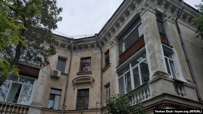 Старые и новые балконы и окна