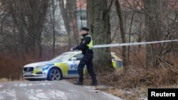 Policija u krugu oko škole u Örebru, 4. februar 2025.