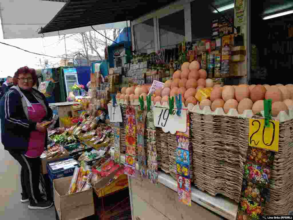 În piața de la Ciocana, comercianții sunt pregătiți cu toate cele necesare pentru sărbătoare