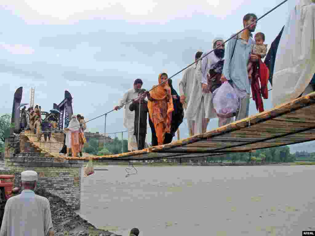 As Pakistani Floods Rage, Aid Is Slow To Come #23