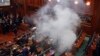 В Косове заседание парламента опять прервали слезоточивым газом 