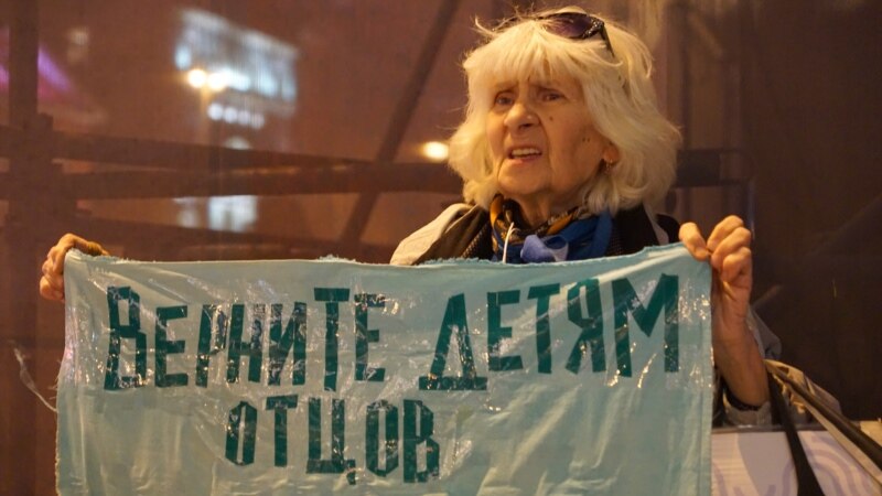 В Санкт-Петербурге проходят одиночные пикеты против репрессий в Крыму 