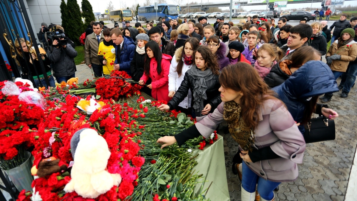 Причина трагедии. Казань траур. Авиакатастрофа в Казани люди. Глубокий траур.