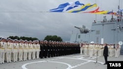Russia - Russia's President Vladimir Putin (R) addresses the Admiral Gorshkov crew during Russian Navy Day celebrations in Baltiysk, July 26, 2015