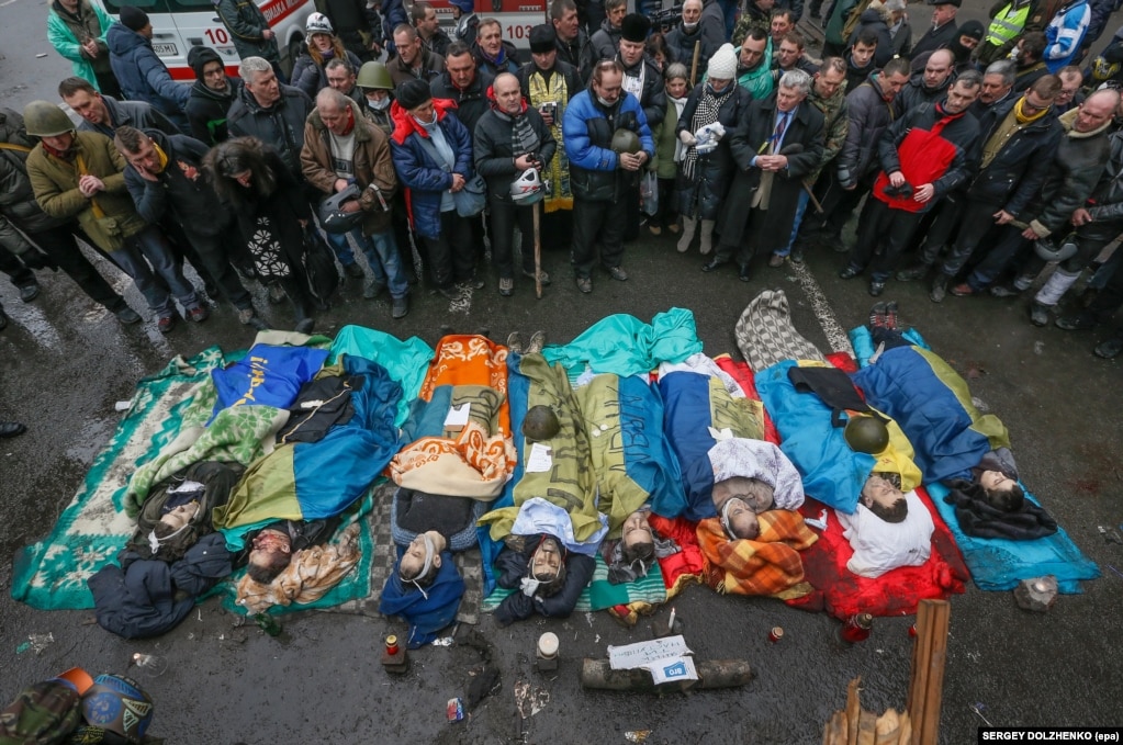 Тіла загиблих учасників Революції гідності на майдані Незалежності в Києві, 20 лютого 2014 року