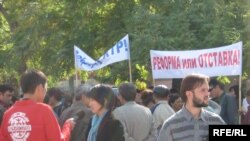 Предстоящий 2 ноября митинг - третья по счету акция протеста оппозиции. Первые две прошли весной этого года