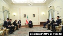 دریافت استوارنامه رابرت مک‌ایر، سفیر جدید بریتانیا در ایران، توسط حسن روحانی